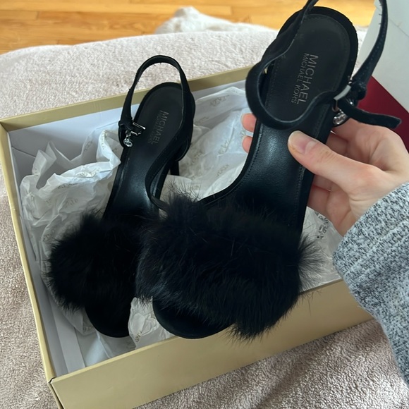 Michael Kors Sandals - Picture 1 of 6